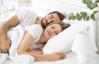 bienfaits-dormir-en-cuillere